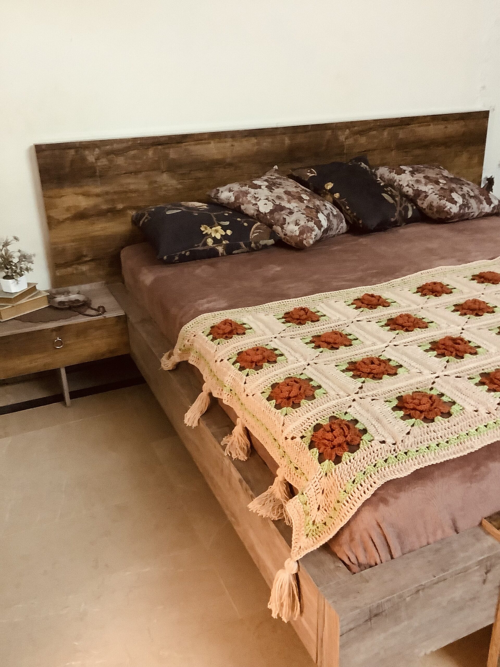 Bed Throw with Rust Rose - Image 3
