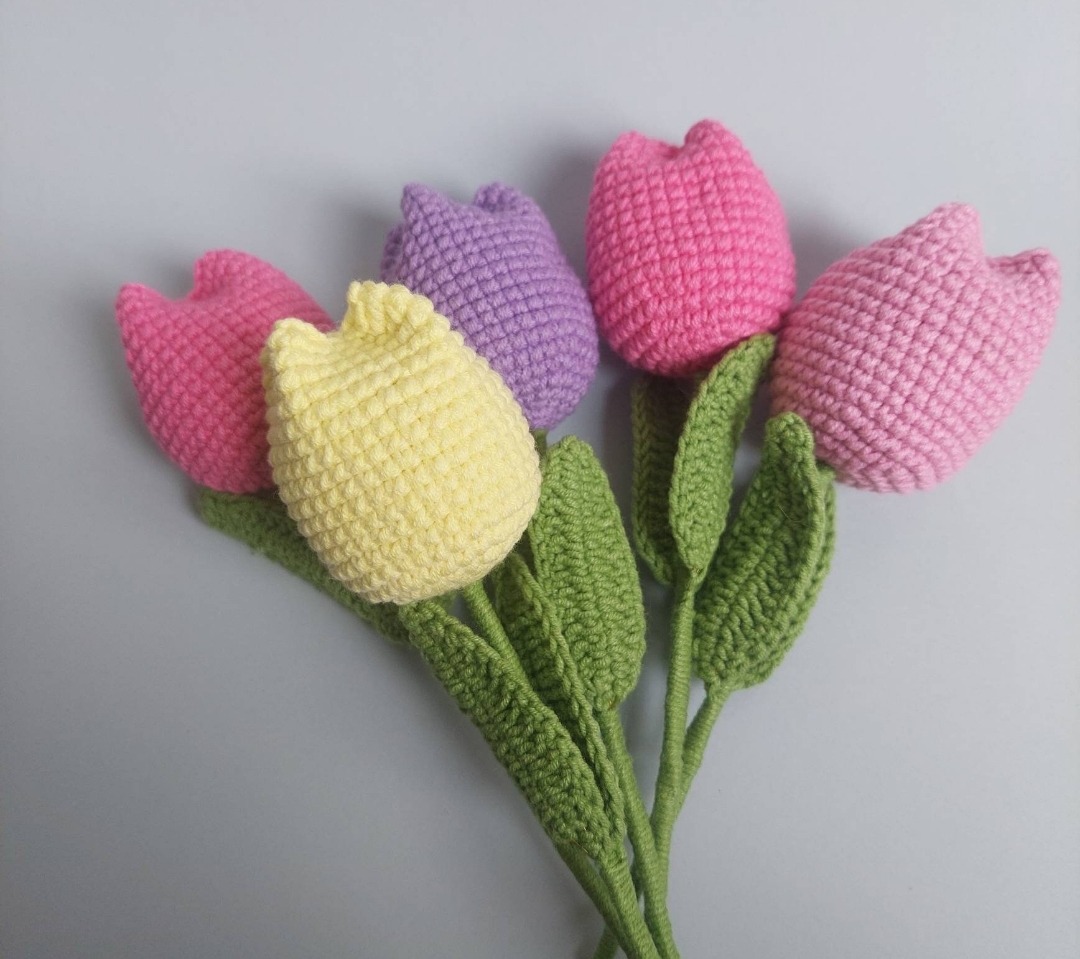 Handmade crochet tulip flower in random colors, faux yarn tulip decor
